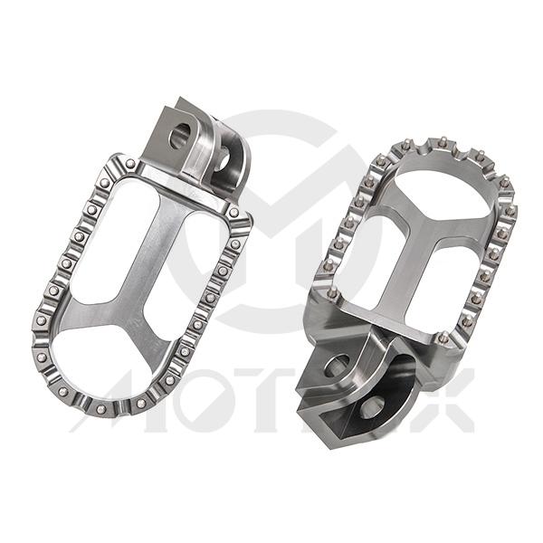 Needle type foot pegs for KTM 50 SX, 125 SX, 250-530 EXC-F, SHERCO 125 SE-R, 450 SE-F, HUSQVARNA TC 50, TC 125, FC 250-450, HUSABERG TE 125-300 2T, FE 350-570 4T, gummetal