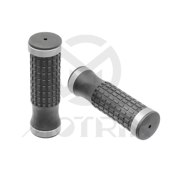Black rubber grip with silver ring. L: 116mm