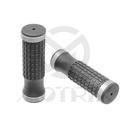 Black rubber grip with silver ring. L: 116mm